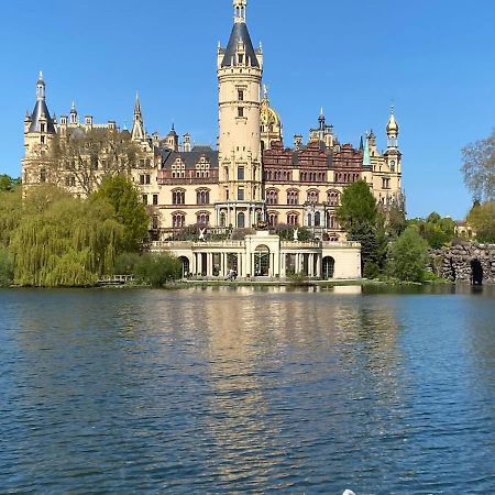 Stilvolle Ferienwohnung In Der Naehe Von Schwerin Dummer Exteriör bild